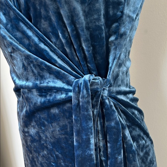 Lily Rain Elegant Velvet Wrap Mini Dress in Navy Size Medium - Picture 3 of 7